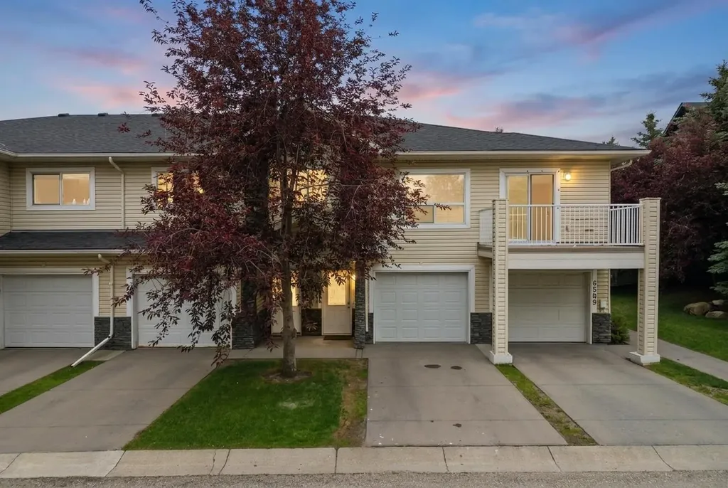6591 Pinecliff Grove NE Calgary AB T1Y 7K8