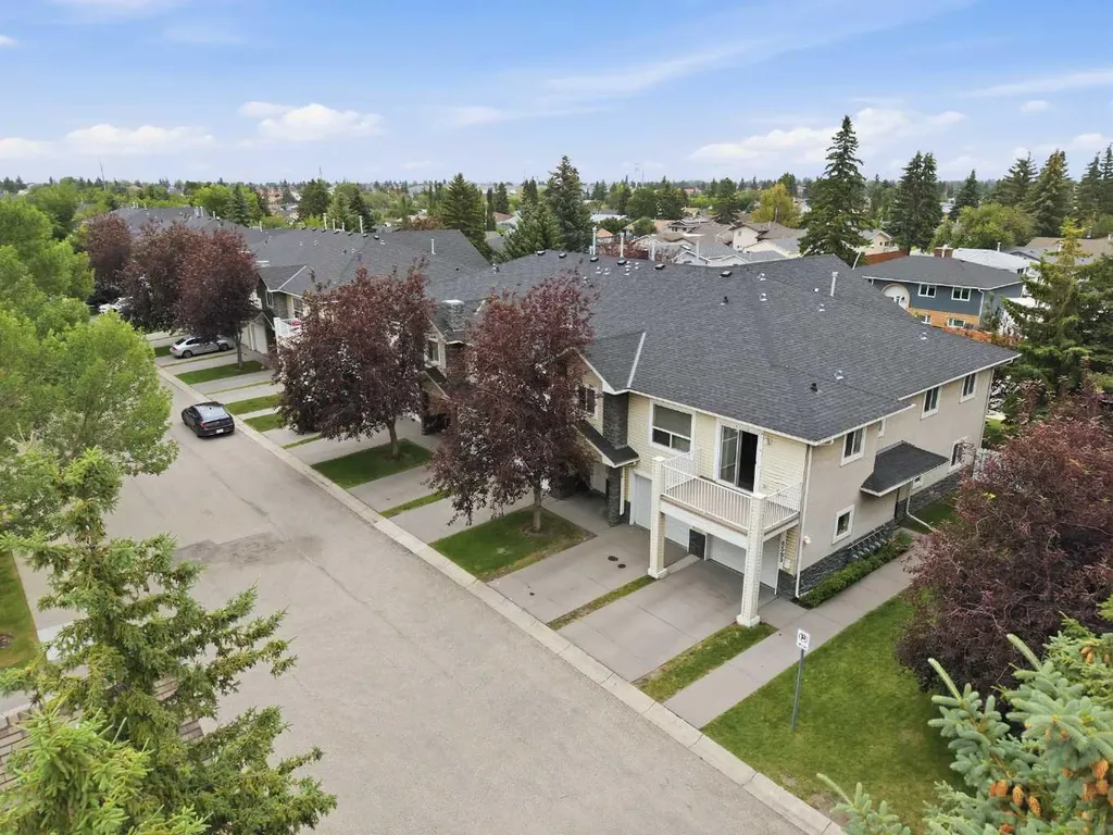 6591 Pinecliff Grove NE Calgary AB T1Y 7K8