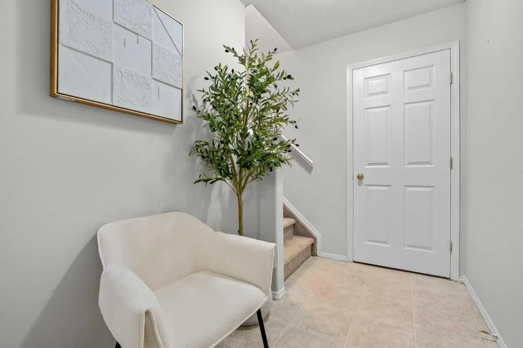 6591 Pinecliff Grove NE Calgary AB T1Y 7K8