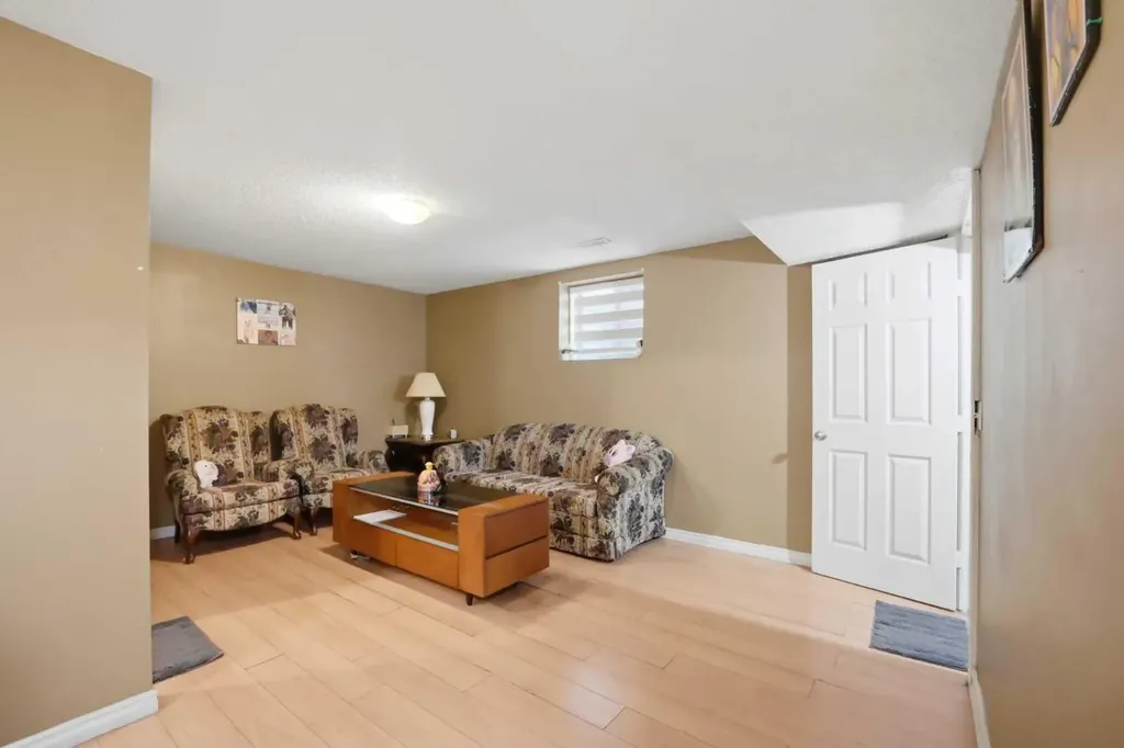 140 Tarawood Grove NE Calgary AB T3J5A7