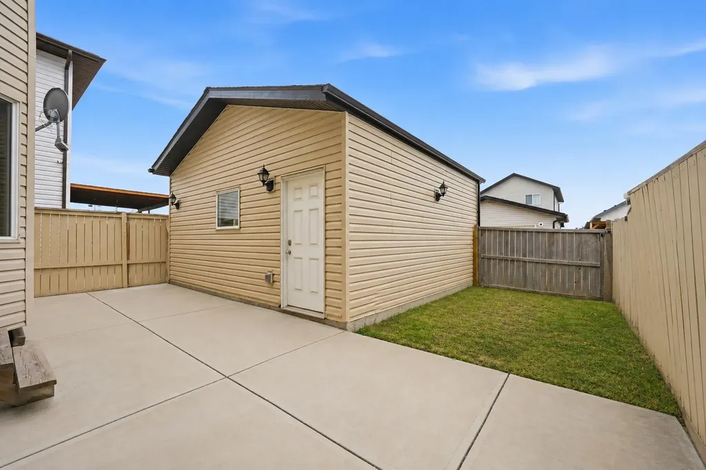 140 Tarawood Grove NE Calgary AB T3J5A7