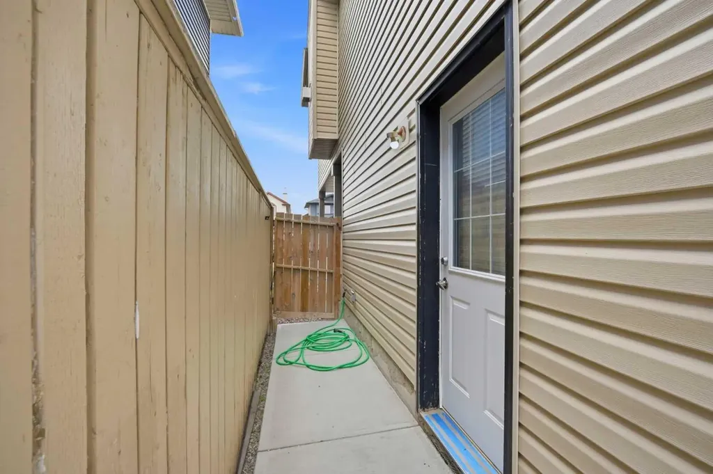140 Tarawood Grove NE Calgary AB T3J5A7