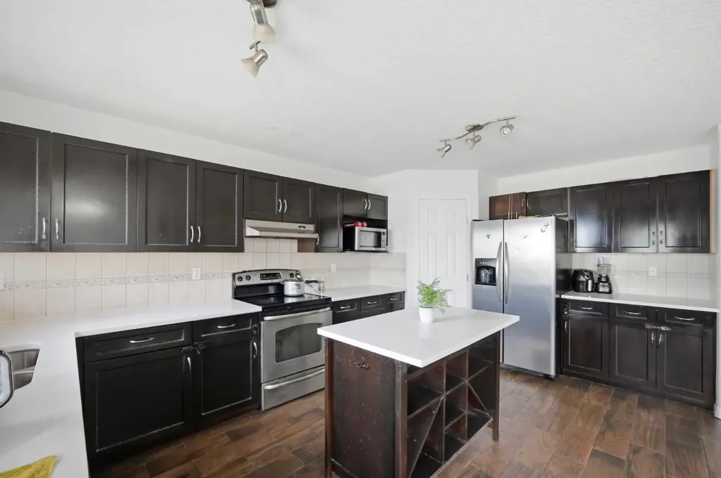 140 Tarawood Grove NE Calgary AB T3J5A7