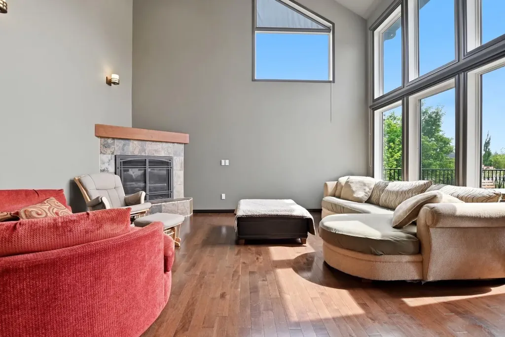 74 Oaklands Crescent Red Deer AB T4P0C4
