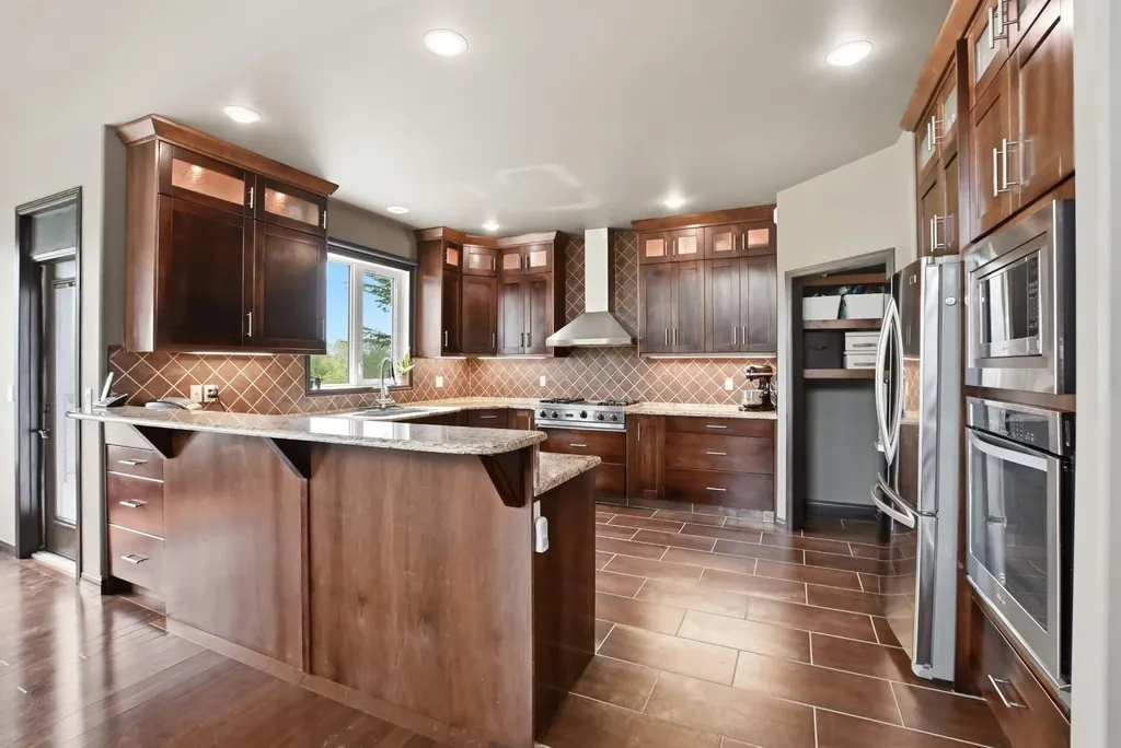 74 Oaklands Crescent Red Deer AB T4P0C4