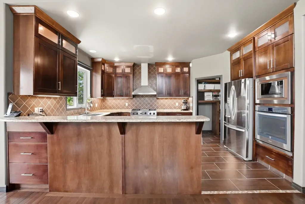 74 Oaklands Crescent Red Deer AB T4P0C4