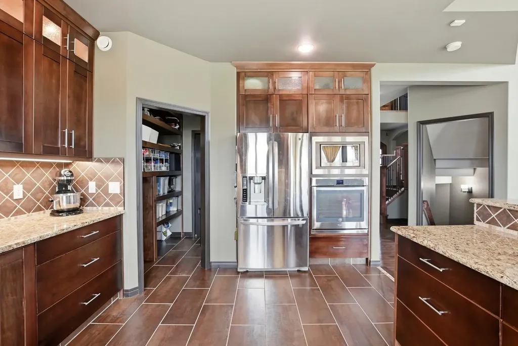 74 Oaklands Crescent Red Deer AB T4P0C4