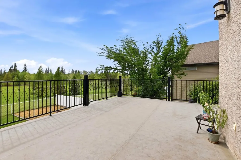 74 Oaklands Crescent Red Deer AB T4P0C4