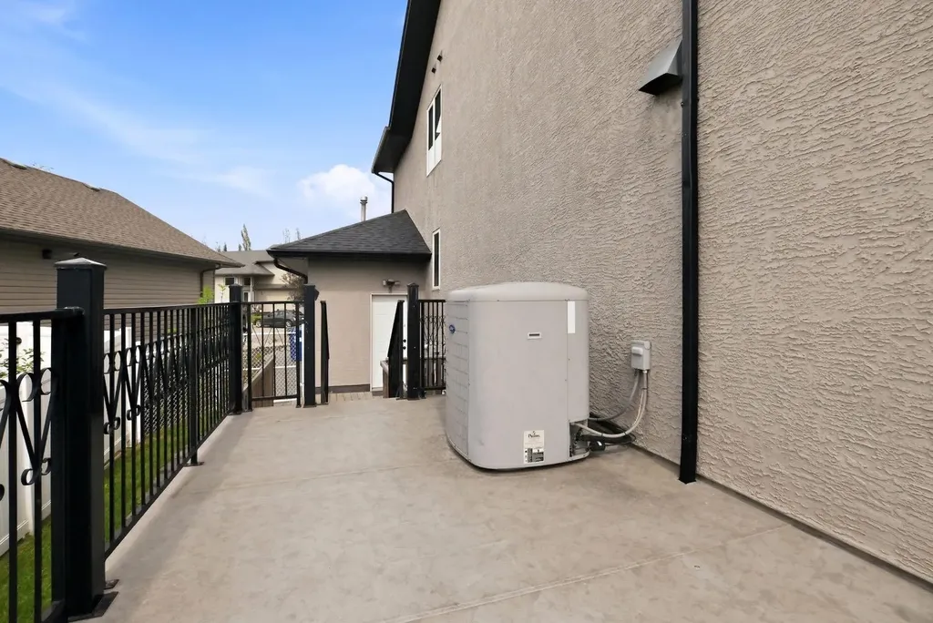 74 Oaklands Crescent Red Deer AB T4P0C4