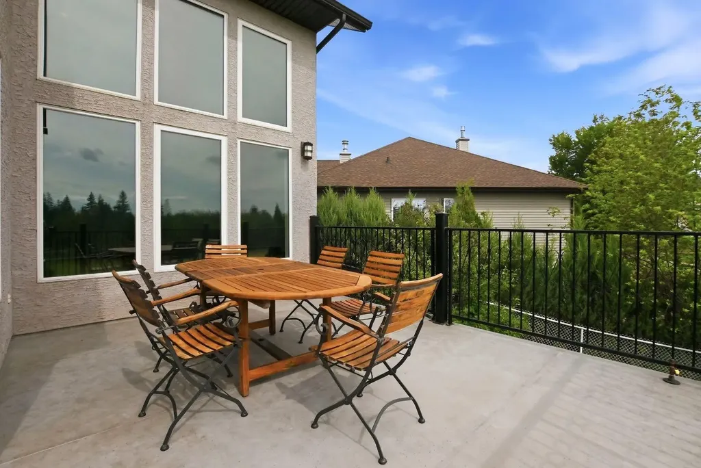 74 Oaklands Crescent Red Deer AB T4P0C4