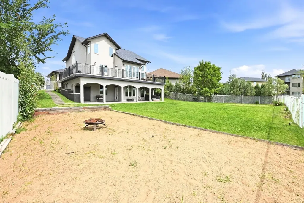 74 Oaklands Crescent Red Deer AB T4P0C4