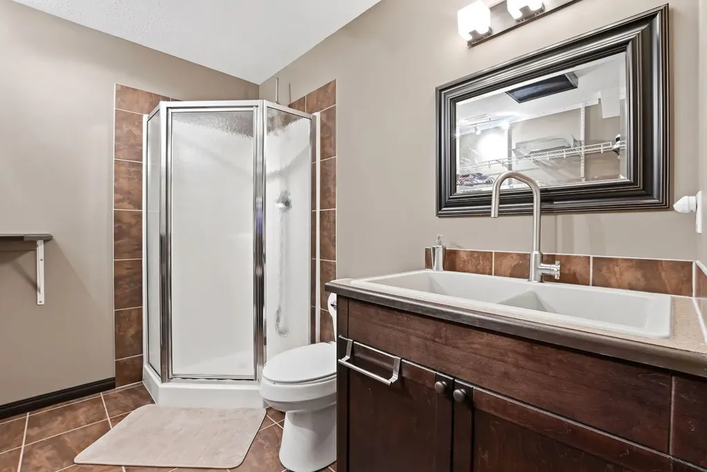74 Oaklands Crescent Red Deer AB T4P0C4