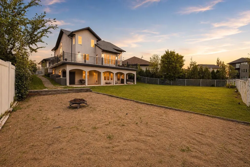 74 Oaklands Crescent Red Deer AB T4P0C4