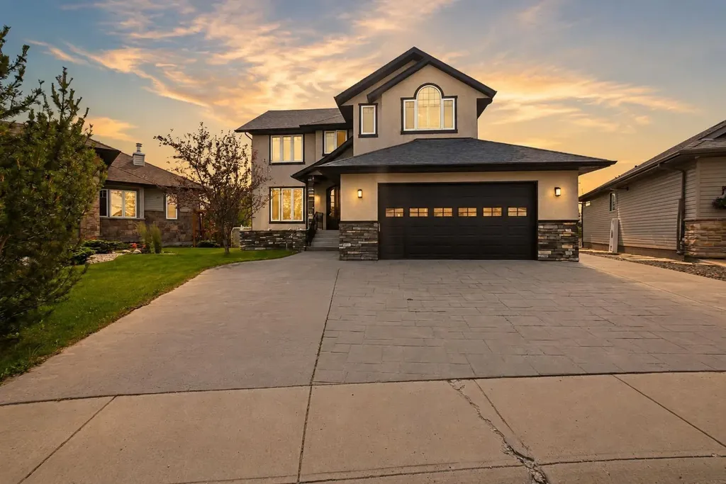 74 Oaklands Crescent Red Deer AB T4P0C4