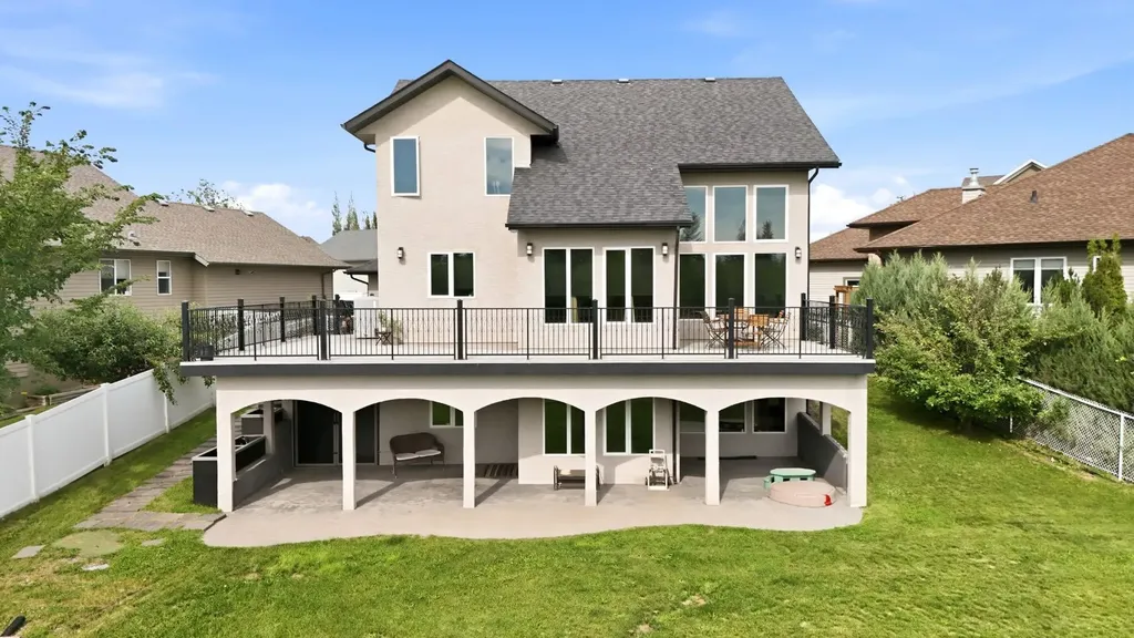 74 Oaklands Crescent Red Deer AB T4P0C4