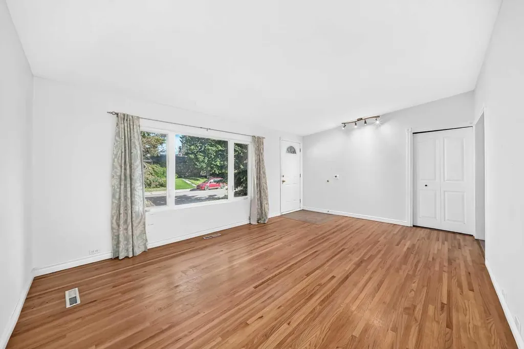 4628 Verona Drive NW Calgary AB T3A 0P4