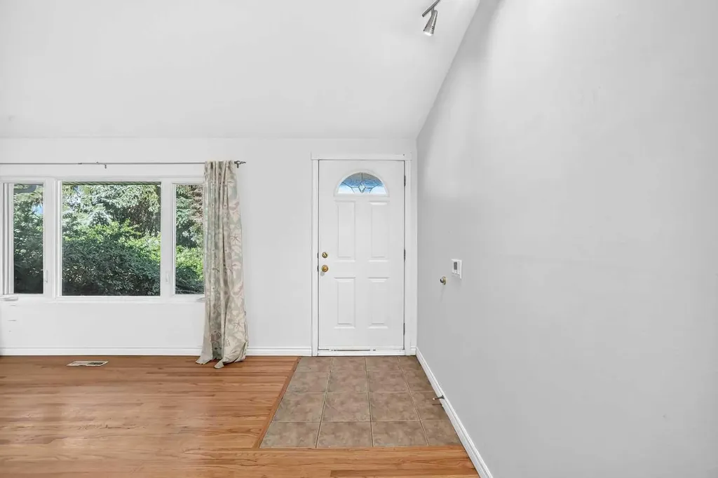 4628 Verona Drive NW Calgary AB T3A 0P4