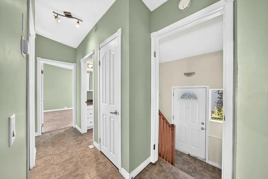4628 Verona Drive NW Calgary AB T3A 0P4