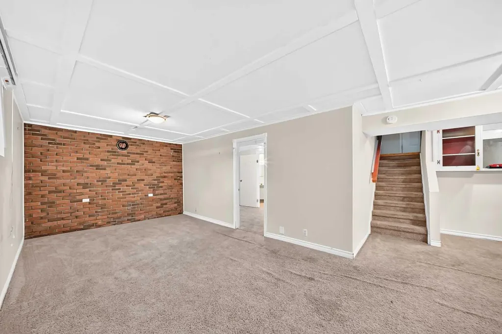 4628 Verona Drive NW Calgary AB T3A 0P4