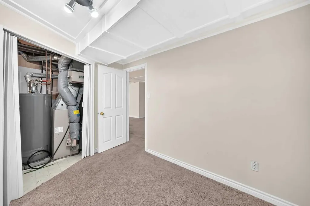 4628 Verona Drive NW Calgary AB T3A 0P4