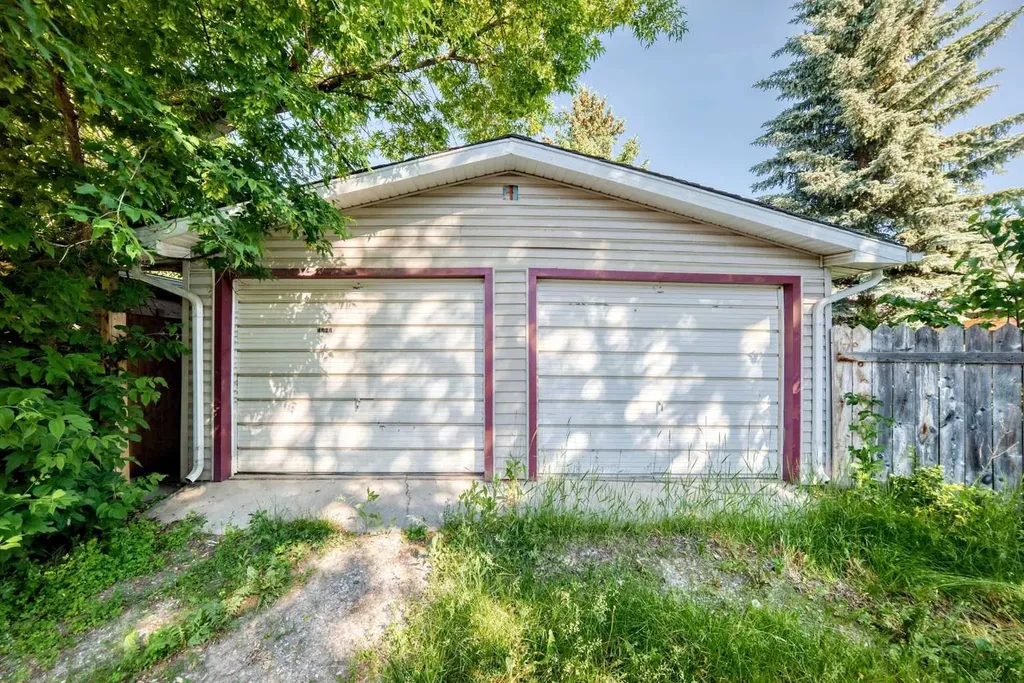 4628 Verona Drive NW Calgary AB T3A 0P4