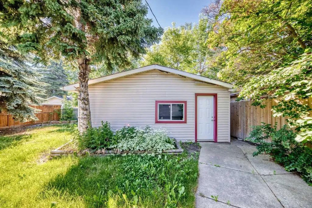 4628 Verona Drive NW Calgary AB T3A 0P4