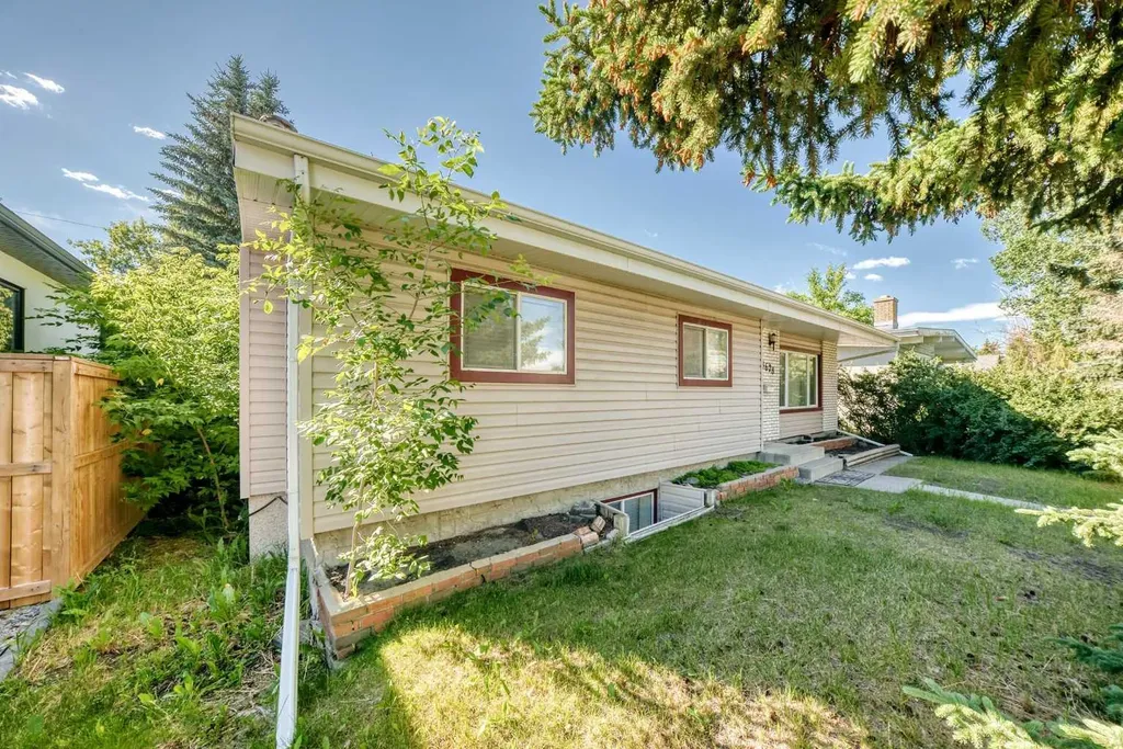 4628 Verona Drive NW Calgary AB T3A 0P4