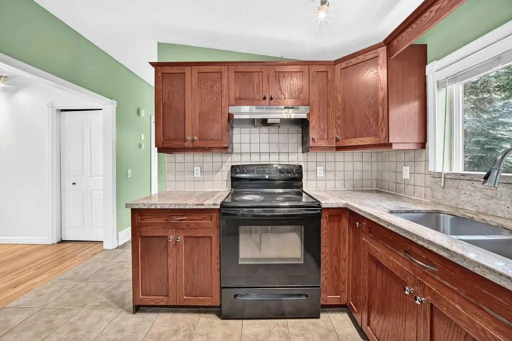 4628 Verona Drive NW Calgary AB T3A 0P4