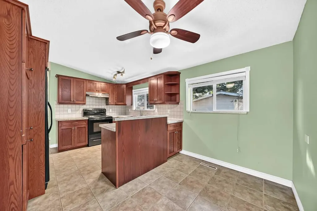 4628 Verona Drive NW Calgary AB T3A 0P4