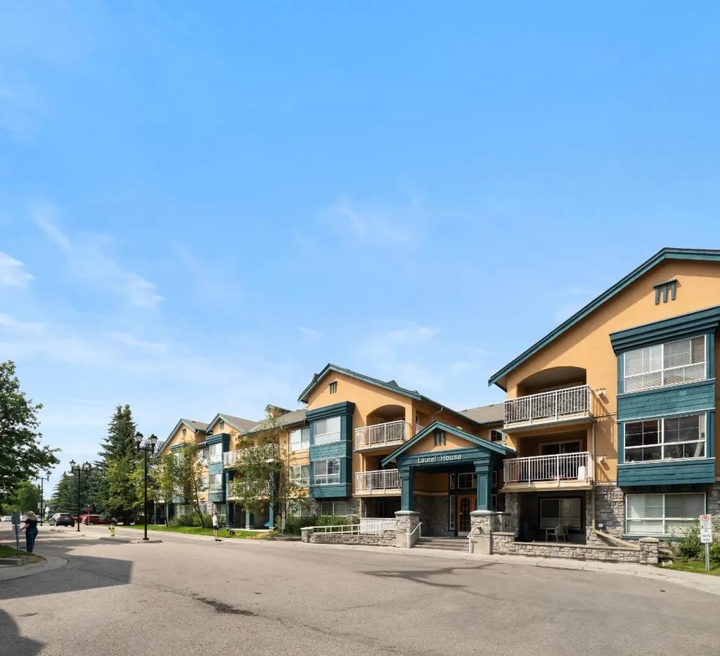 25 Richard Place SW Calgary AB T3E 7N1
