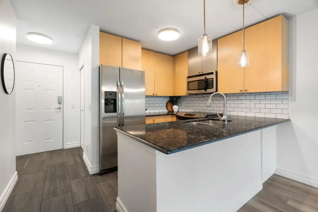 25 Richard Place SW Calgary AB T3E 7N1