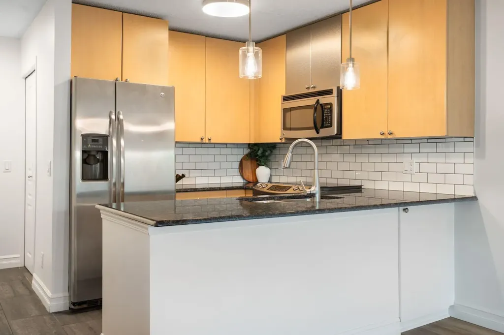 25 Richard Place SW Calgary AB T3E 7N1