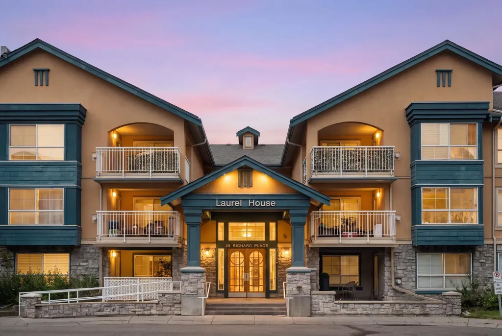 25 Richard Place SW Calgary AB T3E 7N1