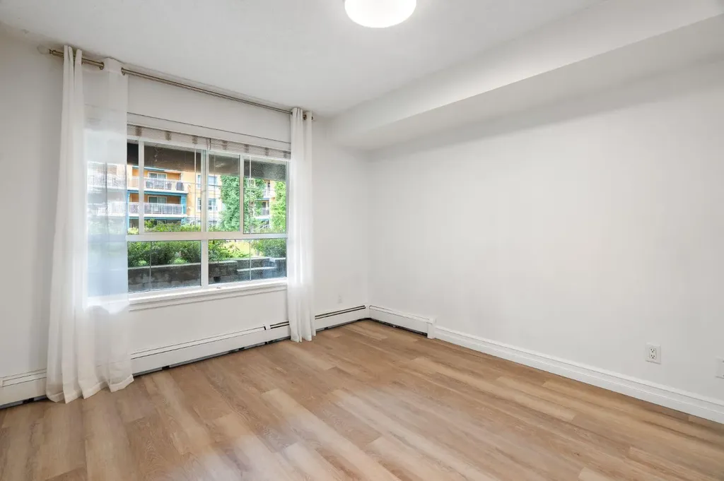 25 Richard Place SW Calgary AB T3E 7N1