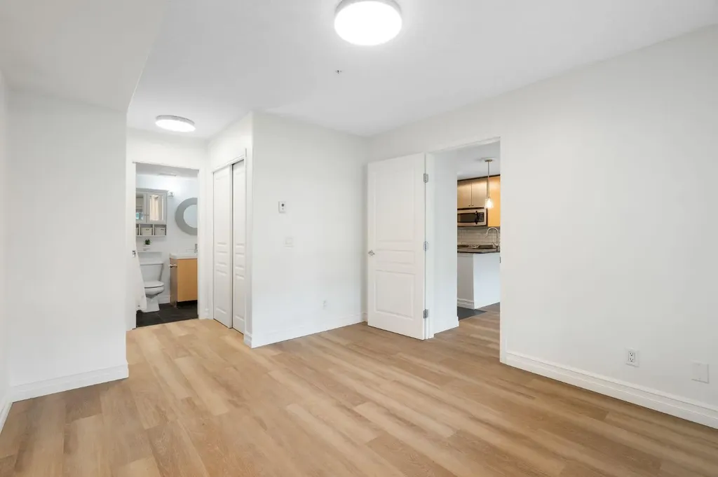 25 Richard Place SW Calgary AB T3E 7N1