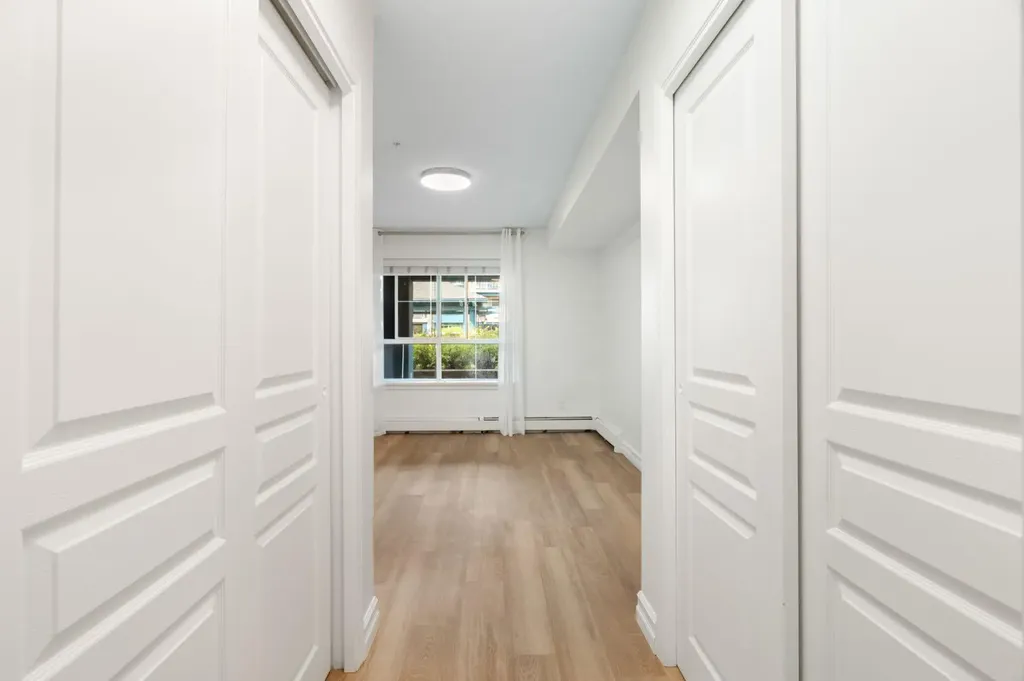 25 Richard Place SW Calgary AB T3E 7N1