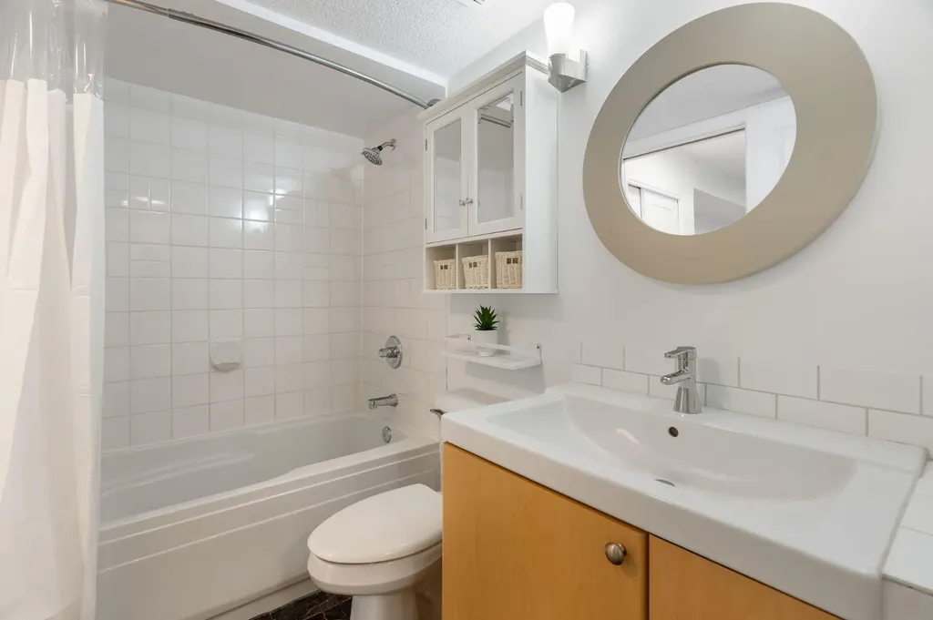 25 Richard Place SW Calgary AB T3E 7N1