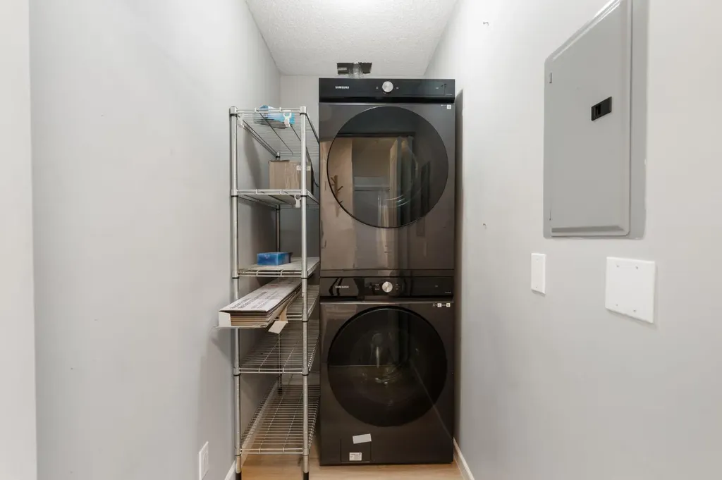 25 Richard Place SW Calgary AB T3E 7N1