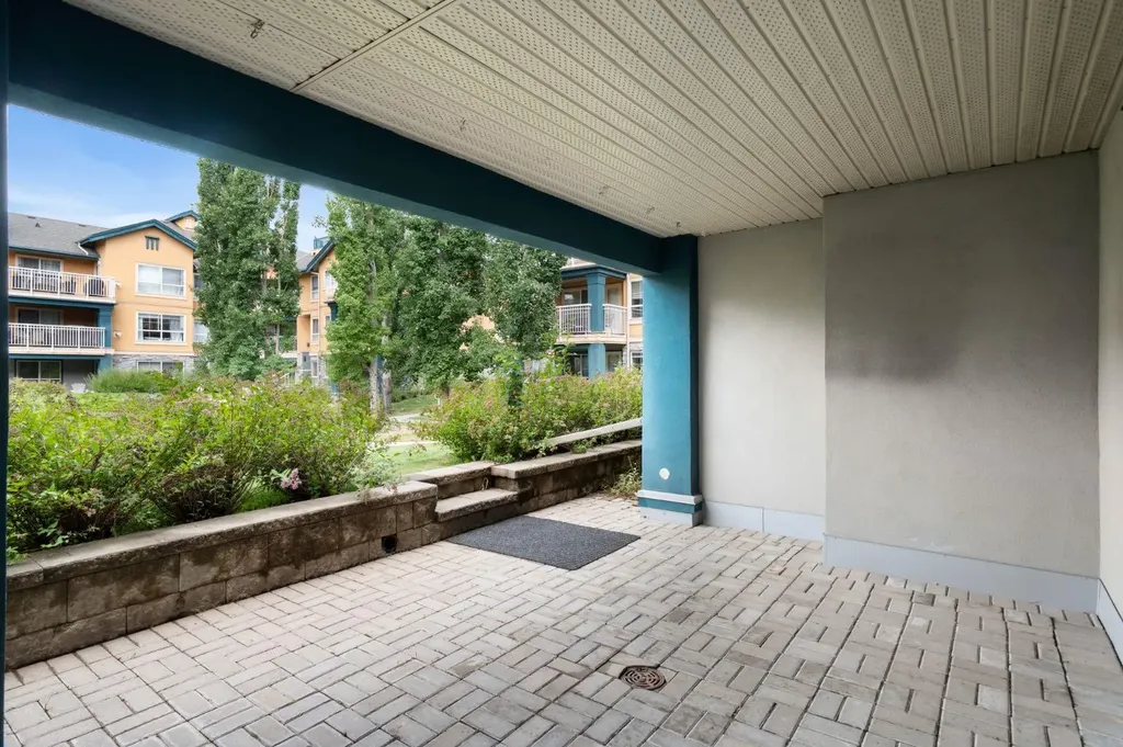 25 Richard Place SW Calgary AB T3E 7N1