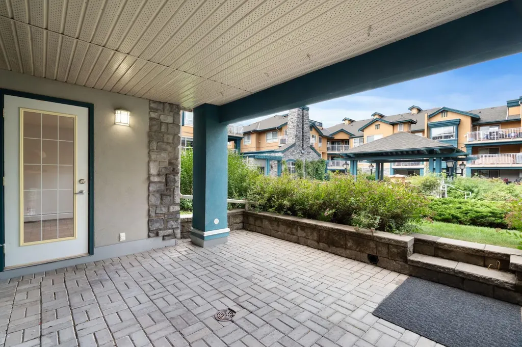 25 Richard Place SW Calgary AB T3E 7N1