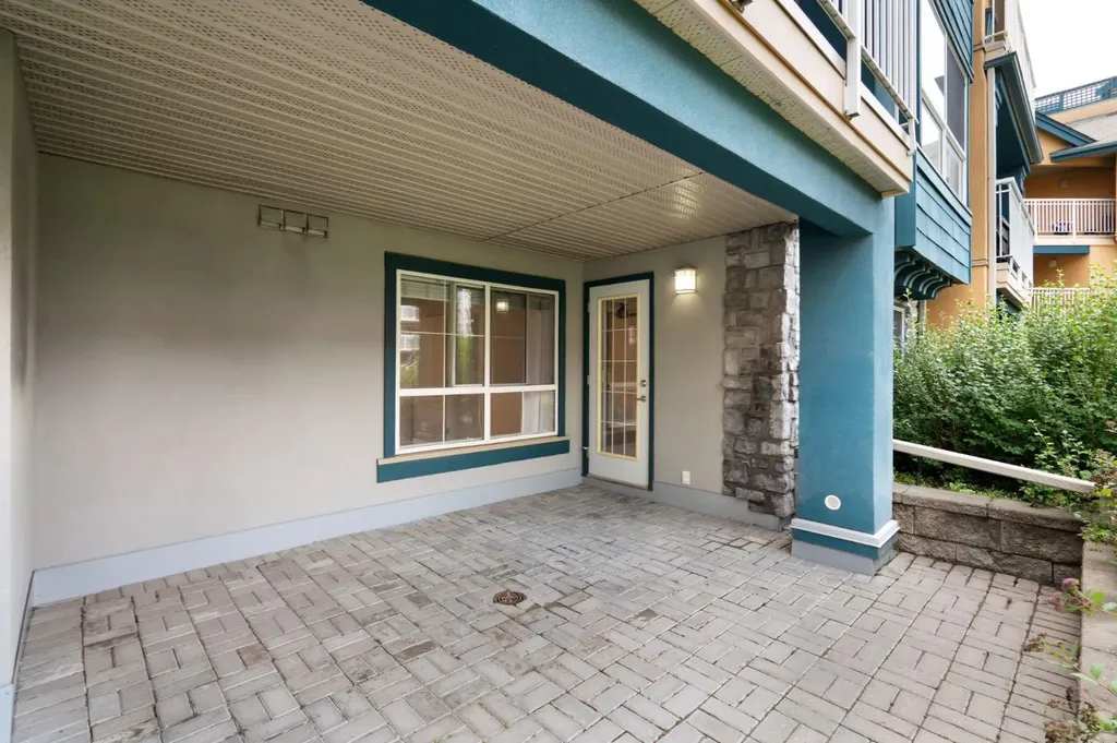 25 Richard Place SW Calgary AB T3E 7N1