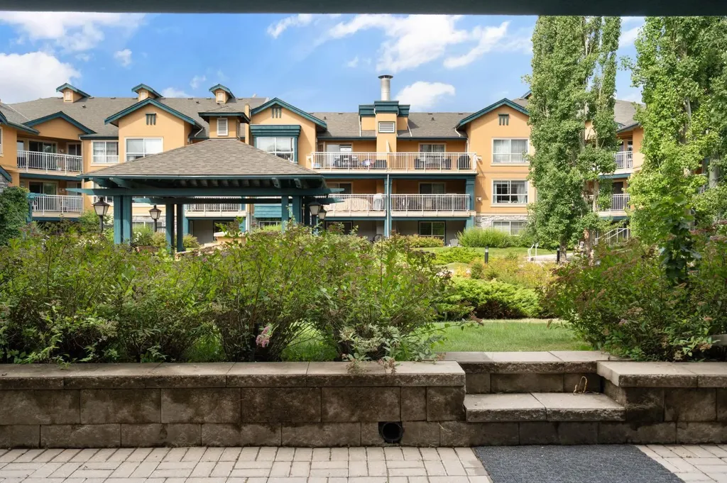 25 Richard Place SW Calgary AB T3E 7N1