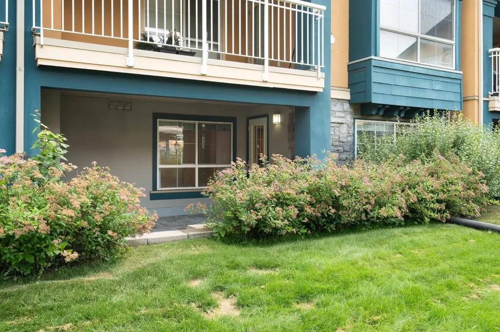 25 Richard Place SW Calgary AB T3E 7N1