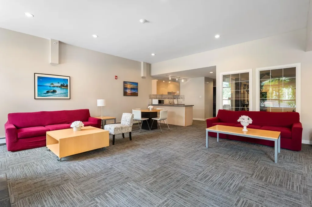 25 Richard Place SW Calgary AB T3E 7N1