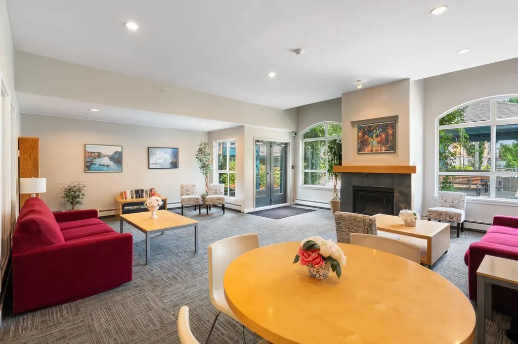 25 Richard Place SW Calgary AB T3E 7N1