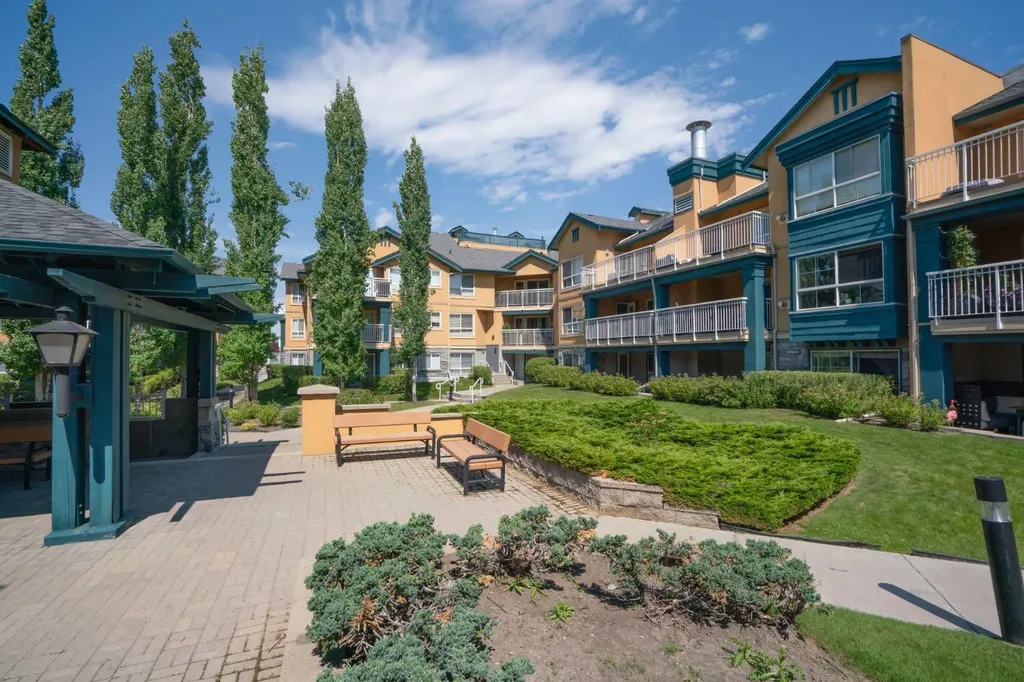 25 Richard Place SW Calgary AB T3E 7N1