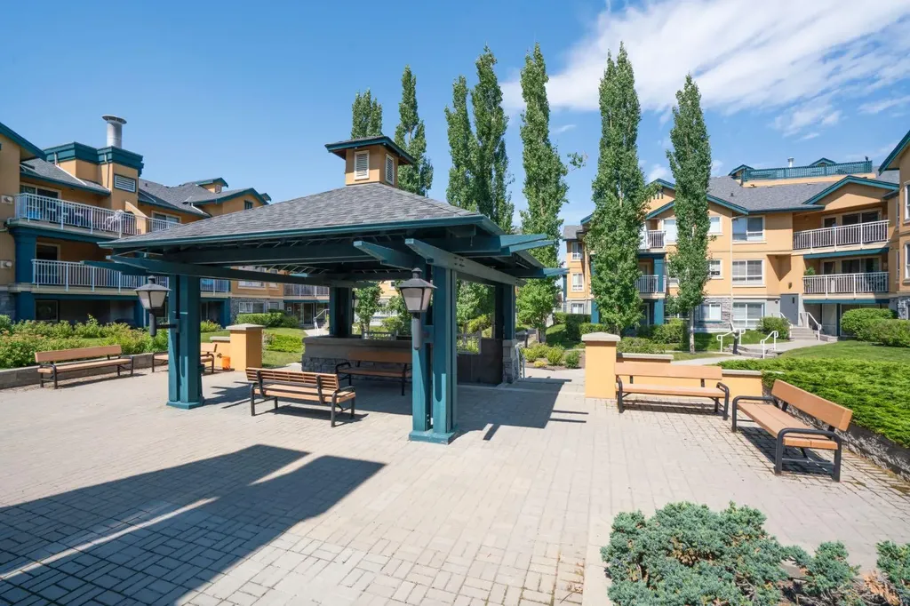 25 Richard Place SW Calgary AB T3E 7N1