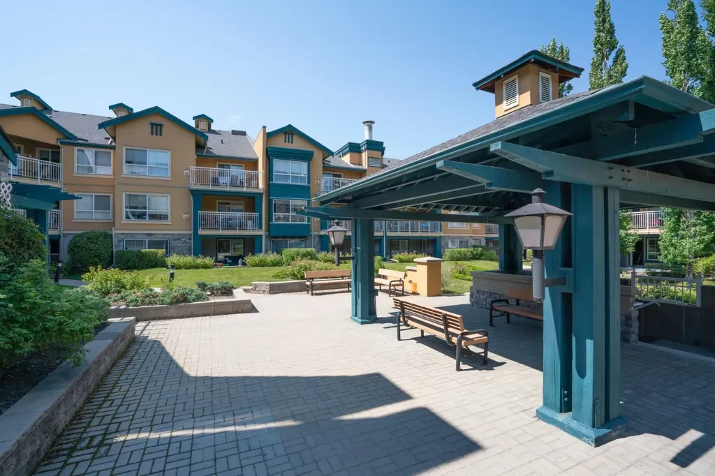 25 Richard Place SW Calgary AB T3E 7N1