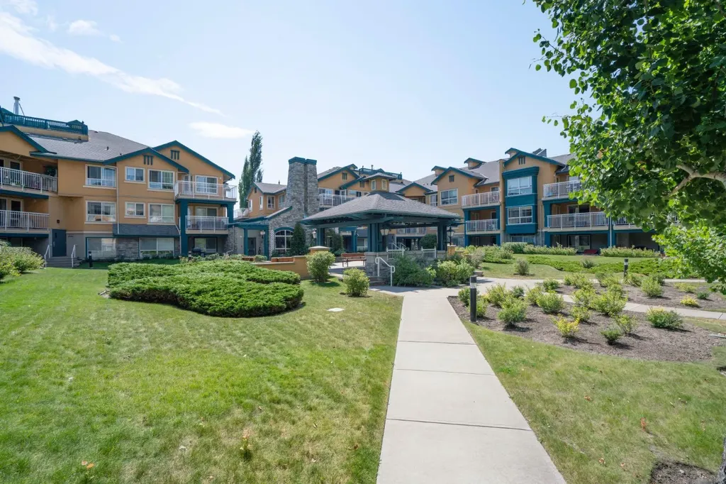 25 Richard Place SW Calgary AB T3E 7N1