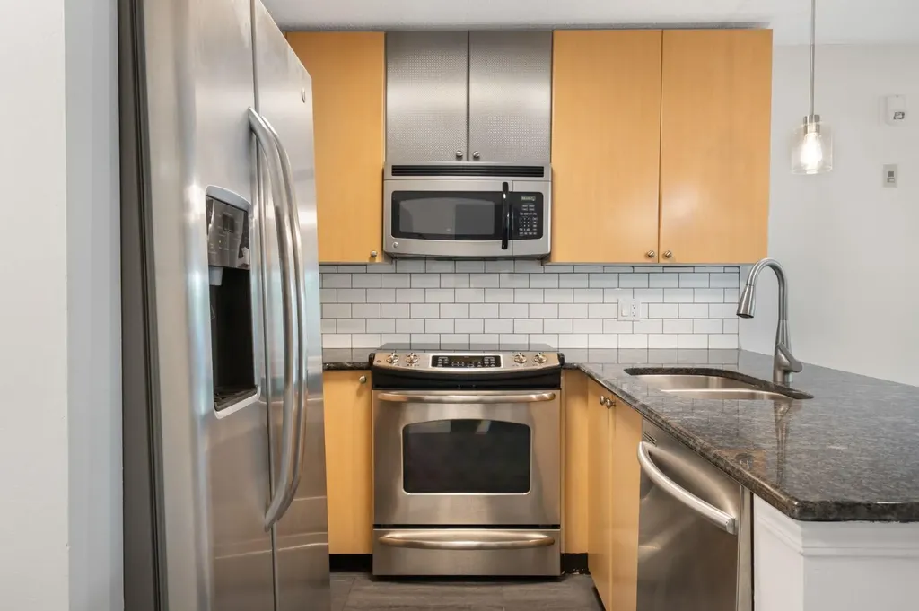 25 Richard Place SW Calgary AB T3E 7N1
